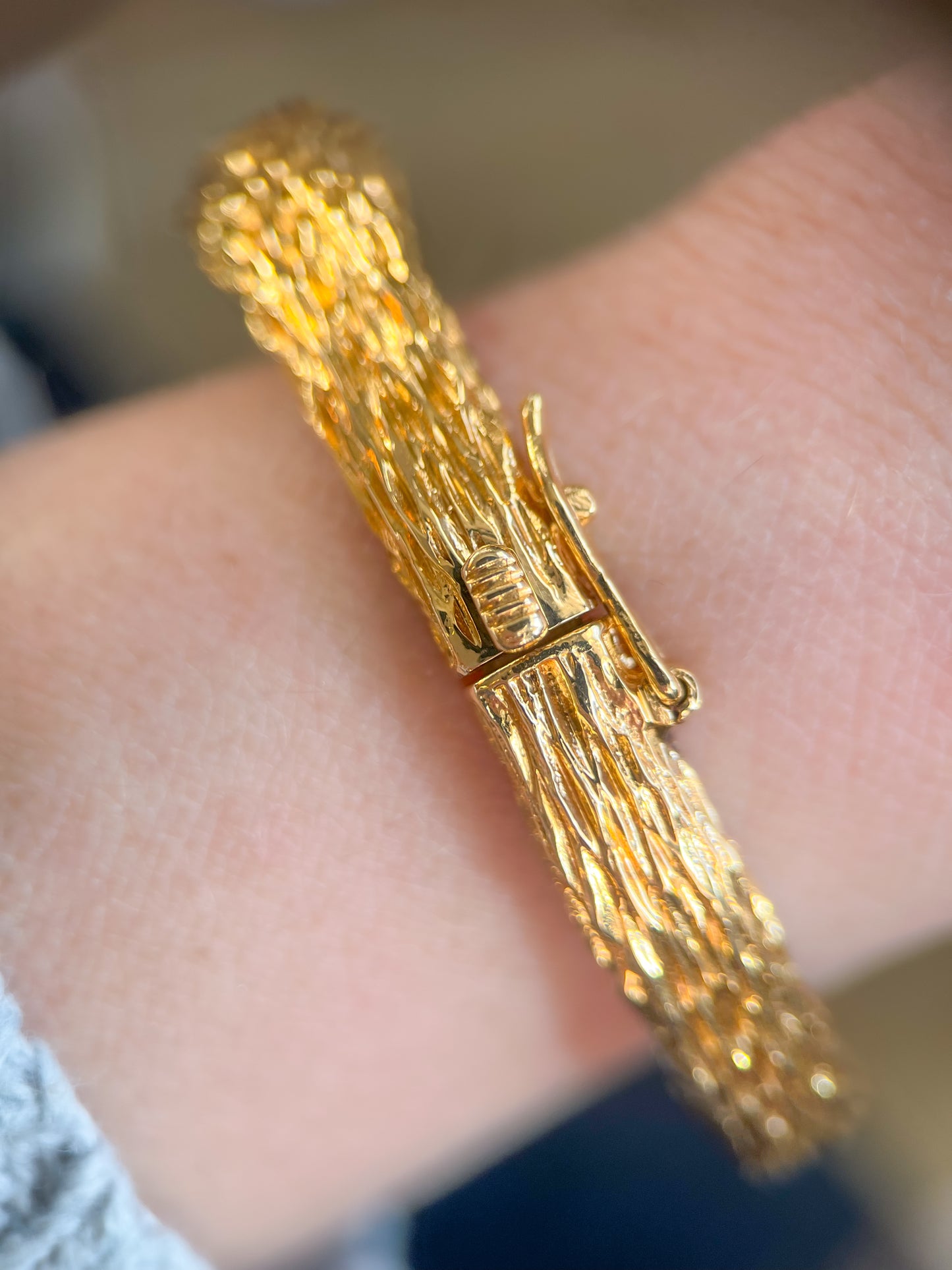 Vintage Textured 14k Yellow Gold Bangle