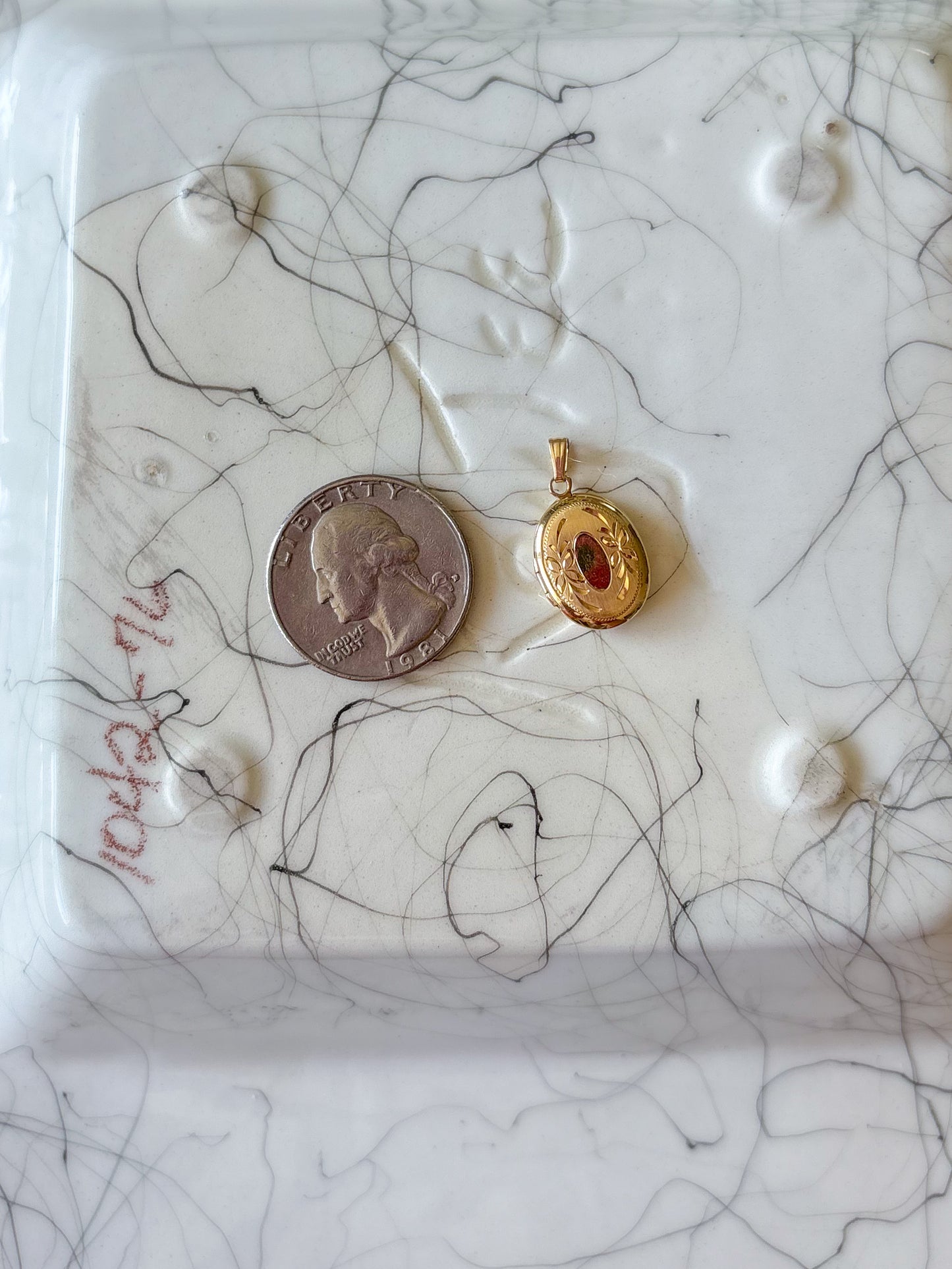 Vintage Oval Locket 14k Yellow Gold Charm