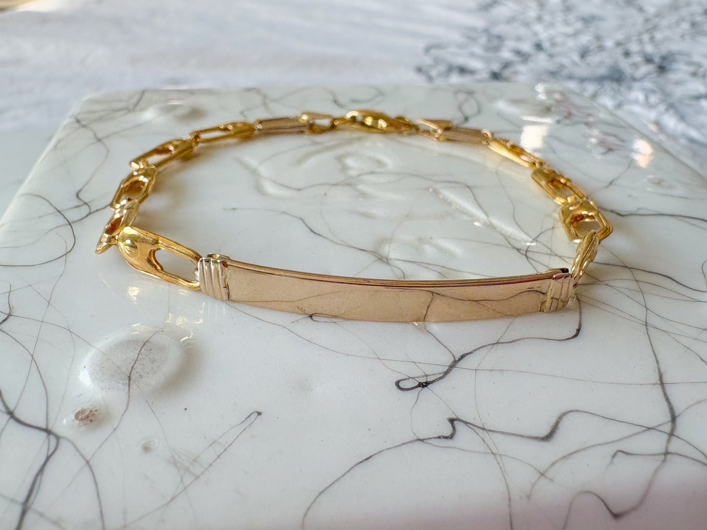 Vintage 18k Yellow and White Gold, Two Toned ID 7.5 Inch Bracelet