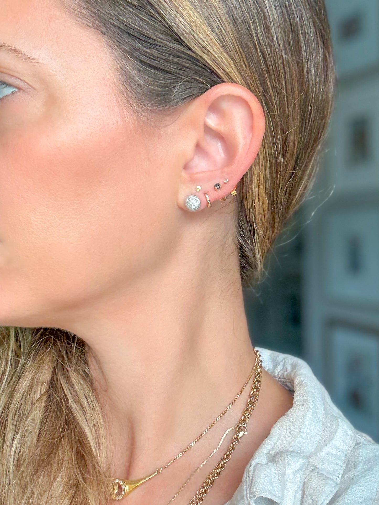 Vintage 18k White Gold Dome Diamond Cut Stud Earrings