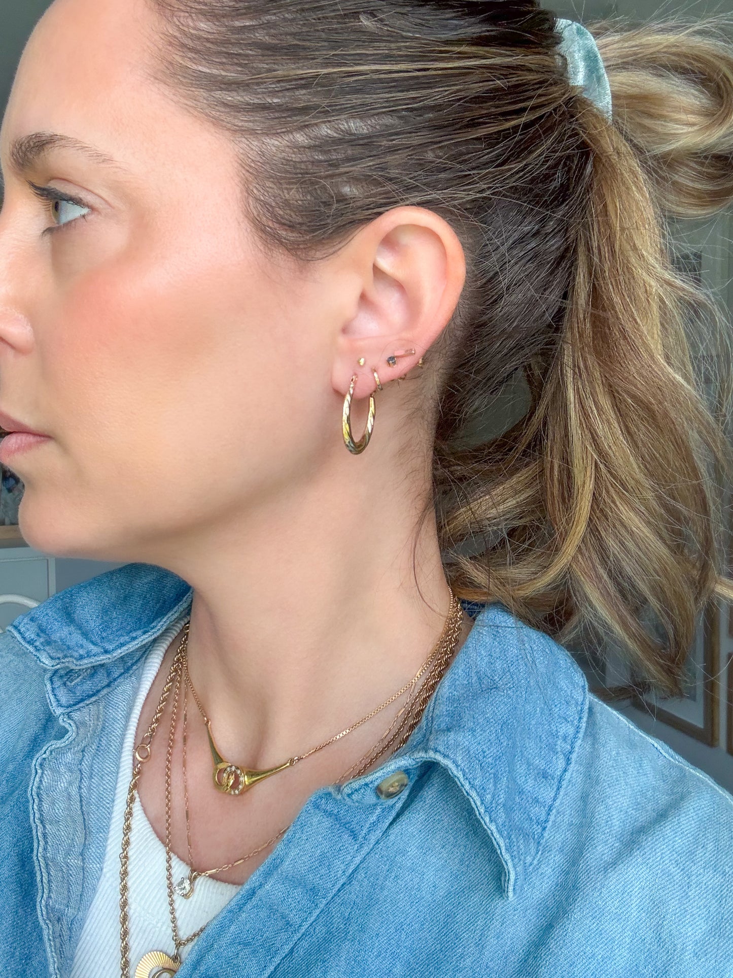 Vintage Twist 10k Yellow Gold Oval Hoop Earrings