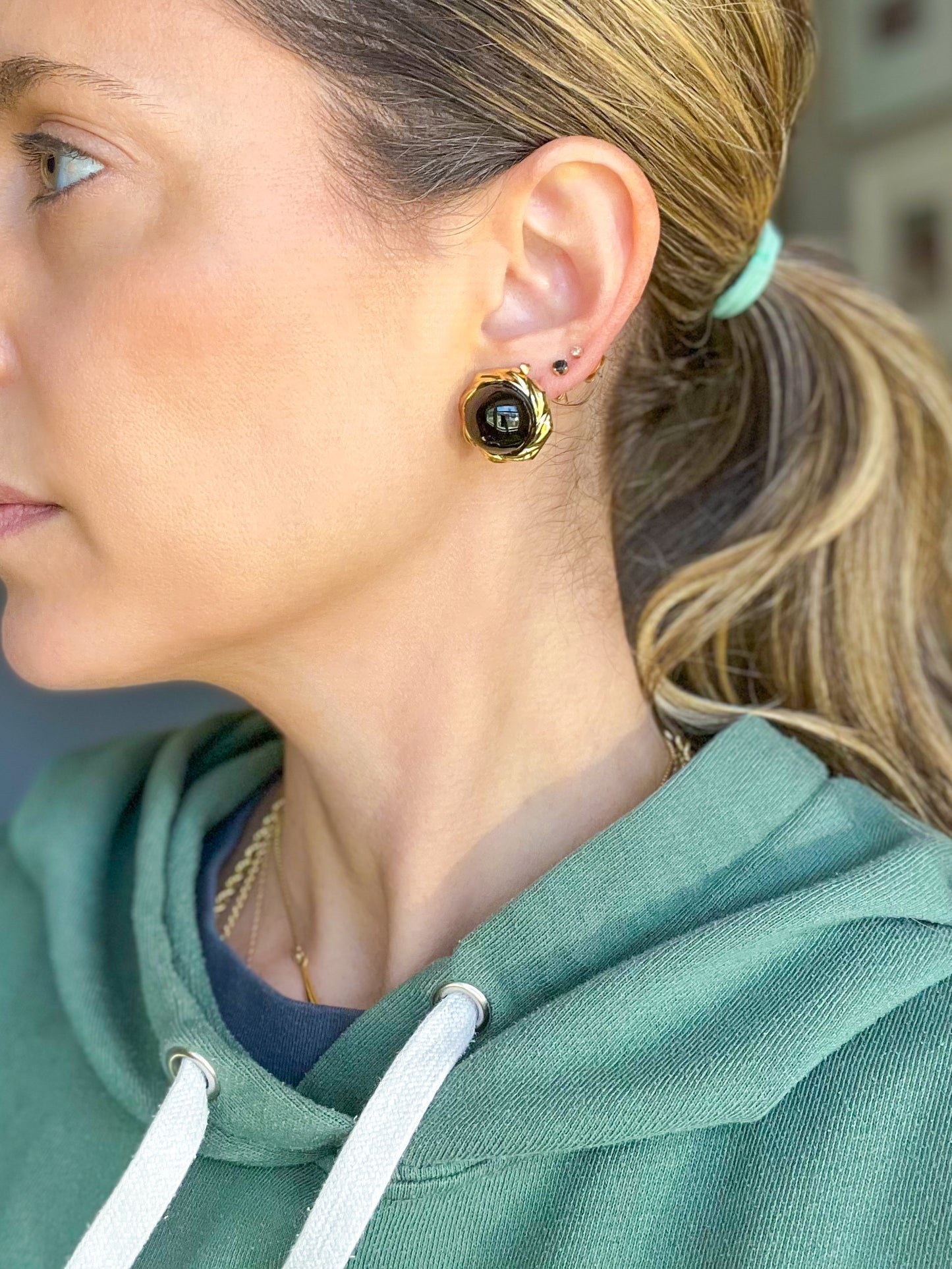 Vintage Round Onxy 14k Yellow Gold Stud Earrings