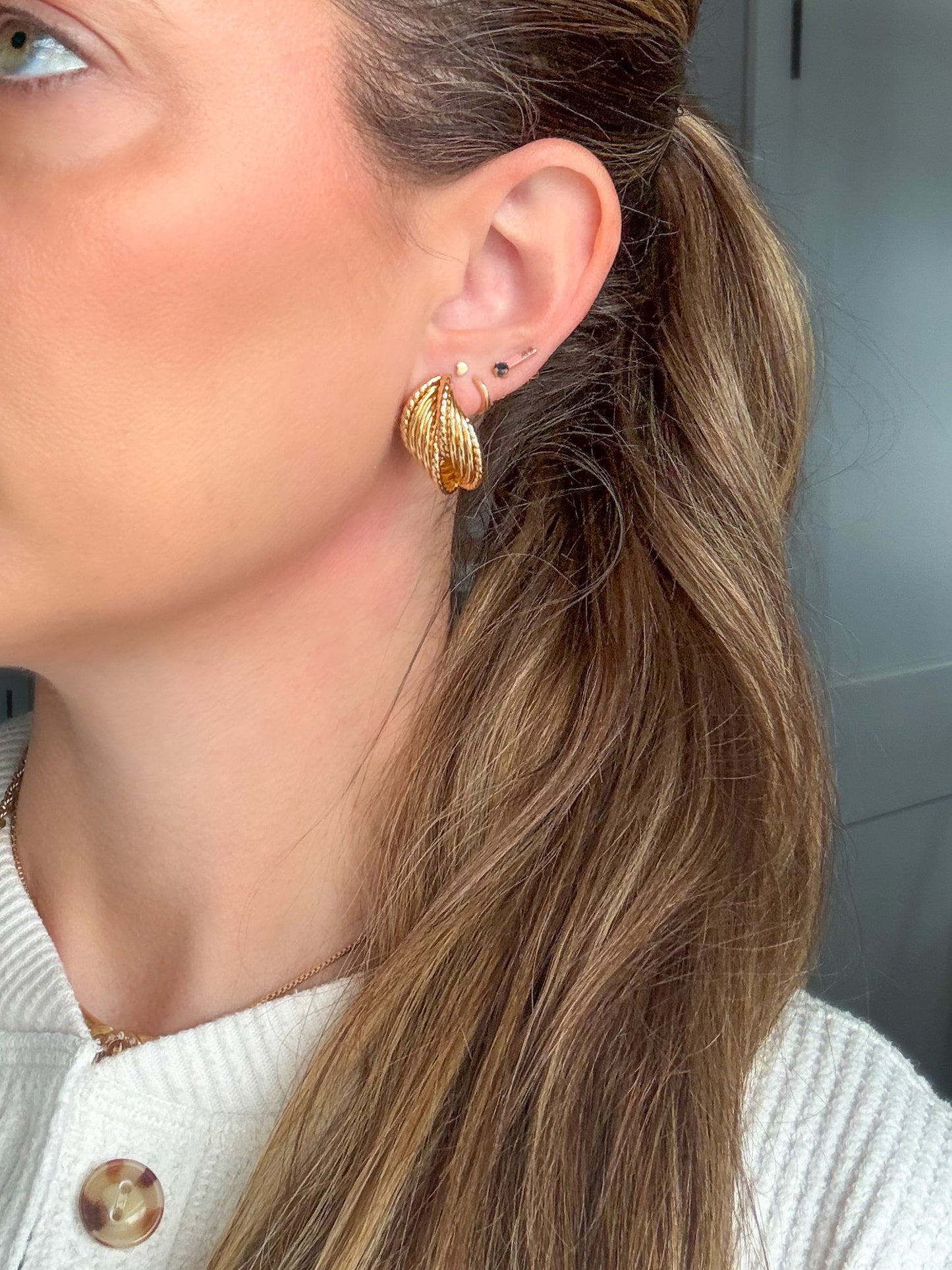 Vintage Large Shell 14k Yellow Gold Stud Earrings