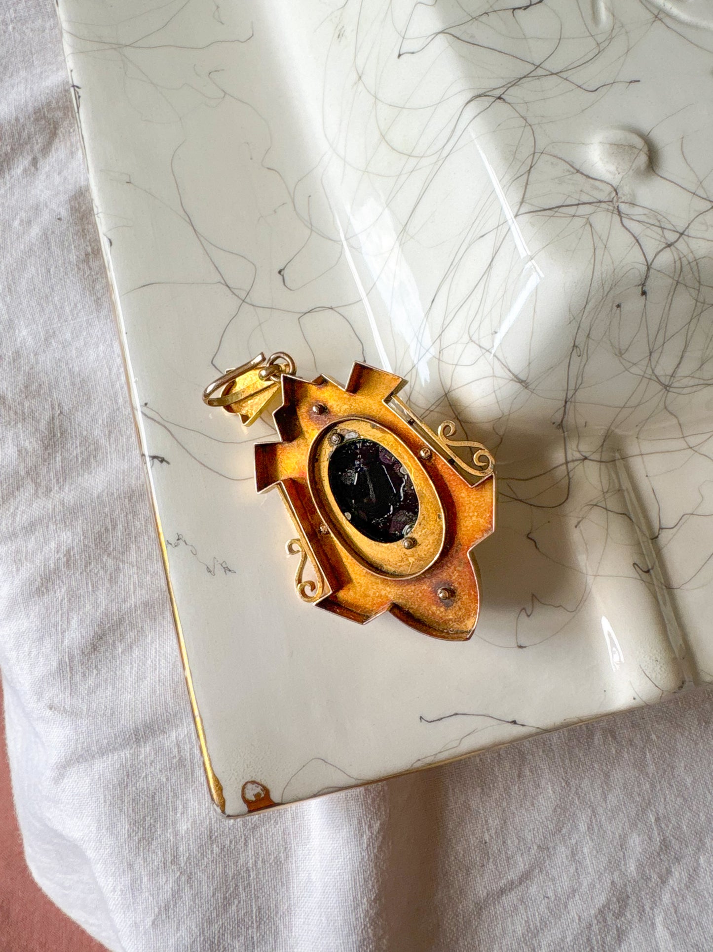Antique 10k Yellow Gold Cameo Brooch