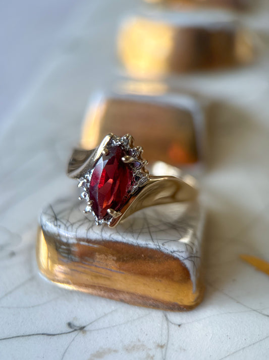 Vintage Marquise Synthetic Garnet 10k Yellow Gold Ring