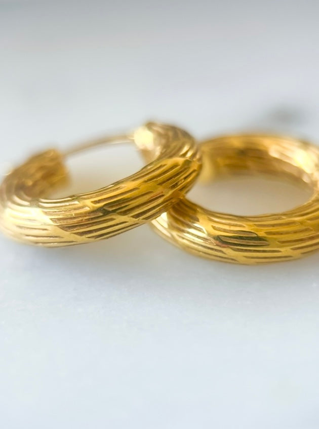 Vintage Small Round Etched 14k Yellow Gold Hoop Earrings