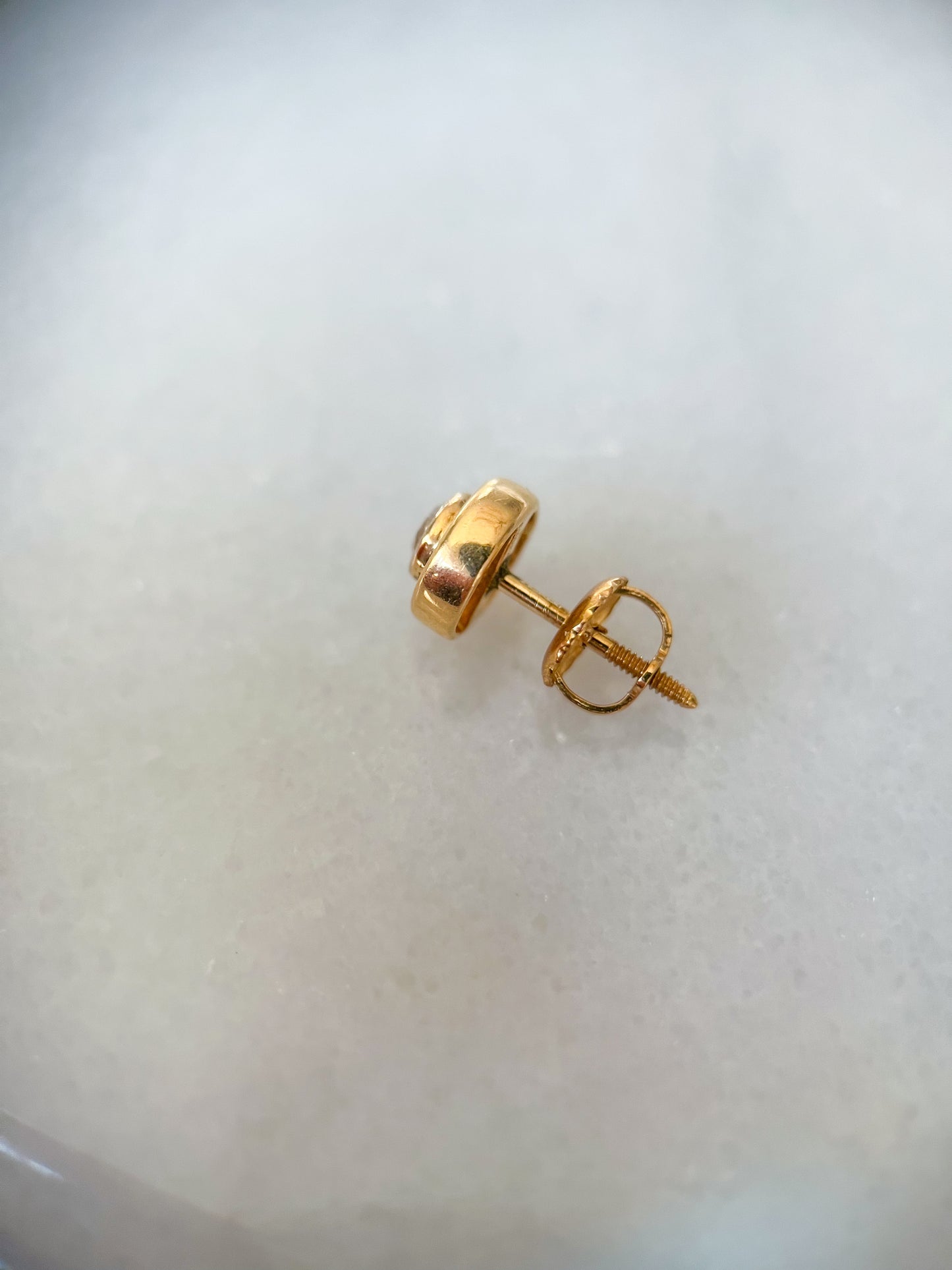 Vintage Natural Diamond 14k Yellow Gold Stud Earrings