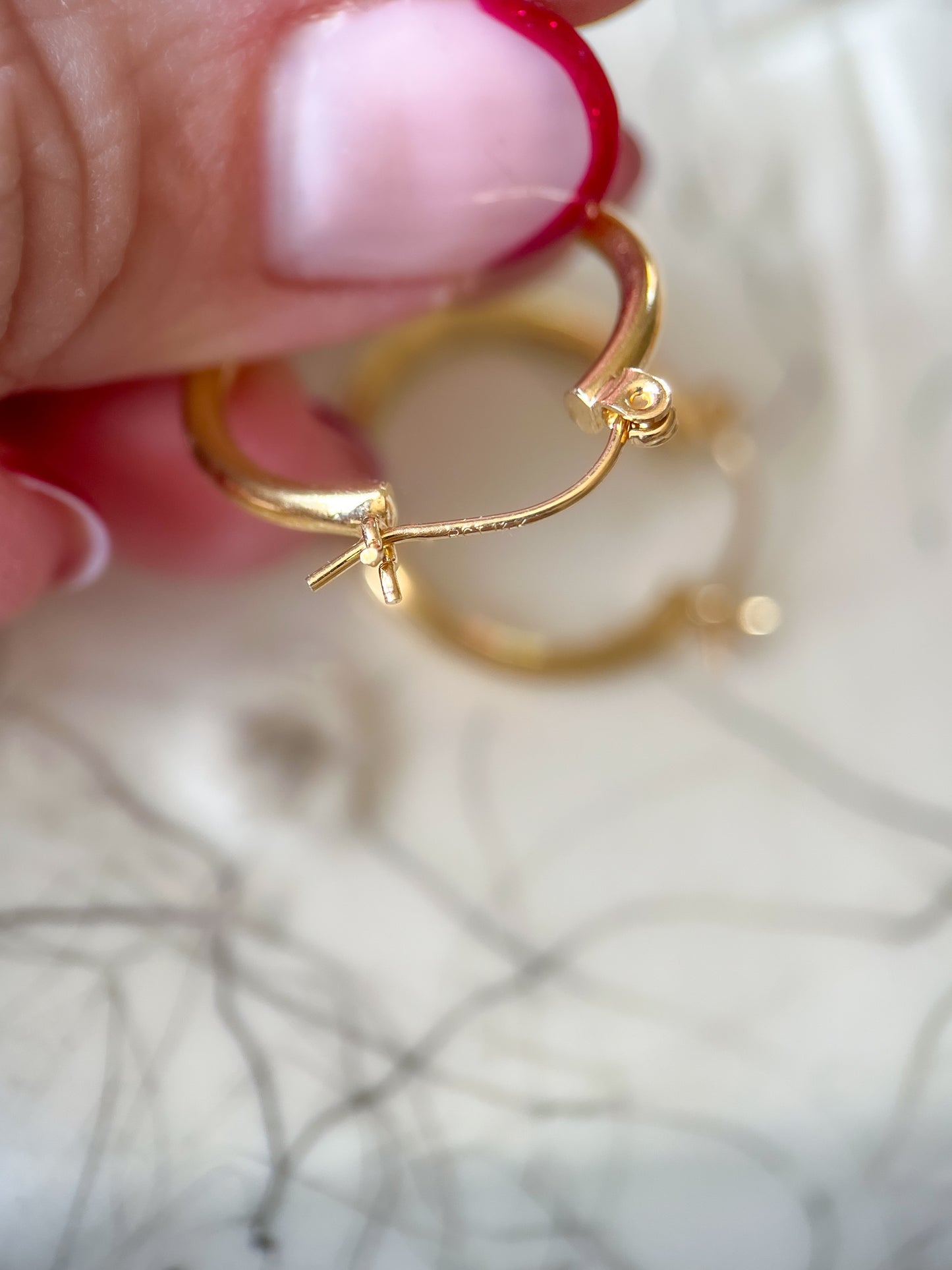 Vintage Medium Tube 14k Yellow Gold Hoop Earrings