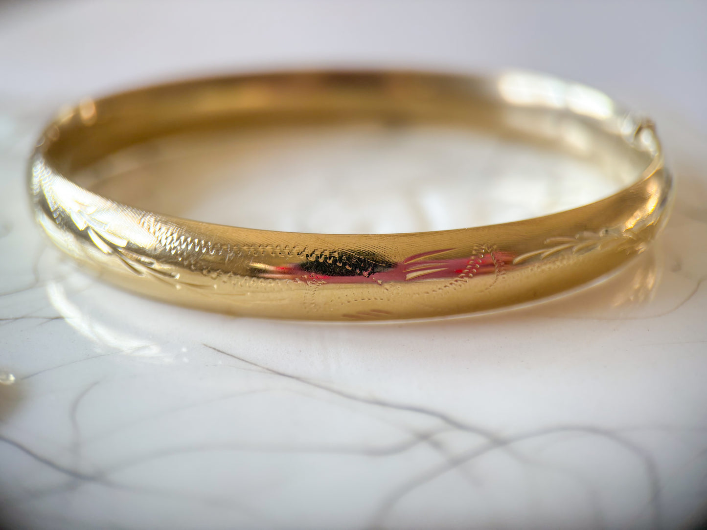 Vintage Chunky 14k Yellow Gold Hinged Bangle