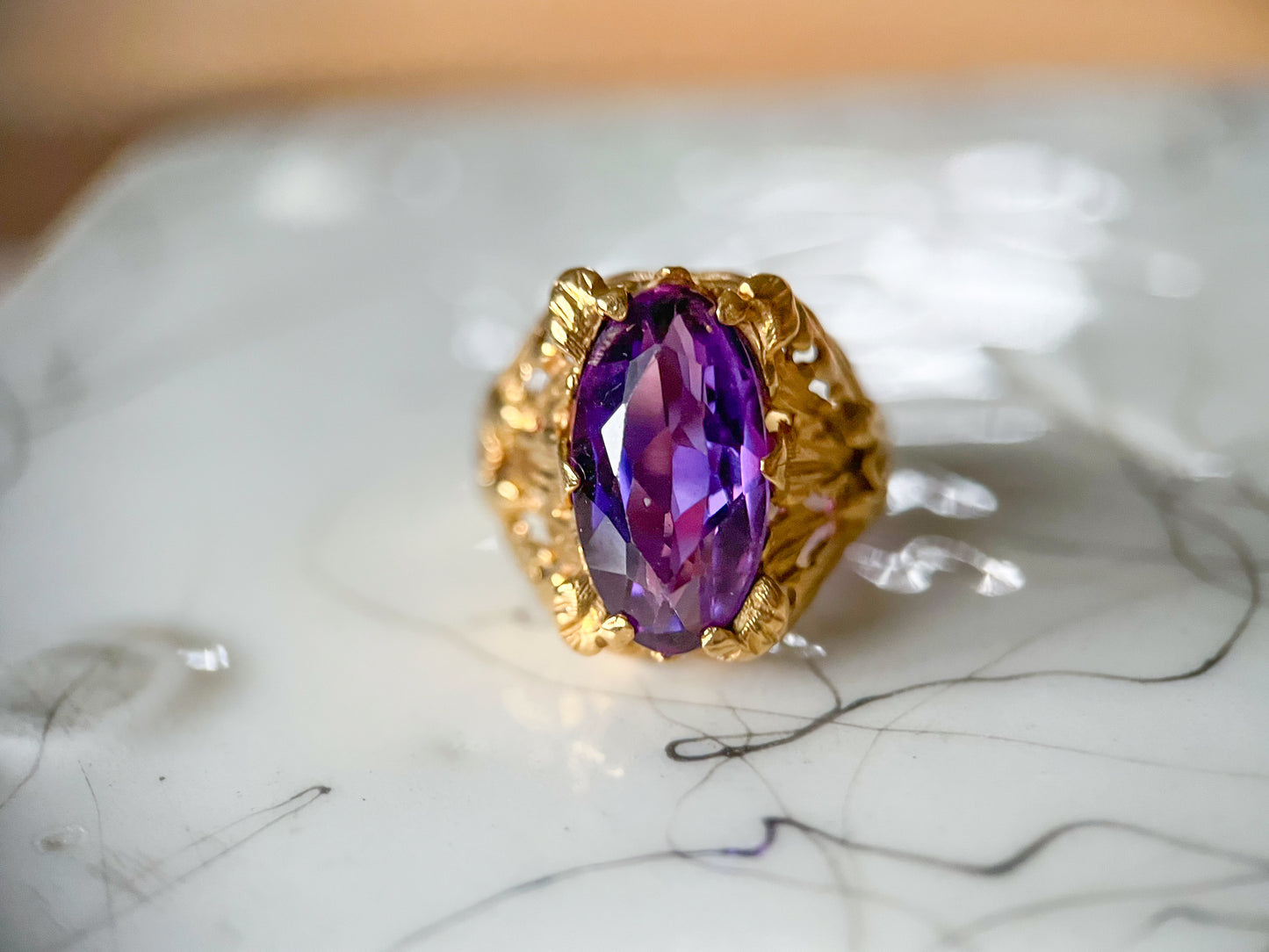 Vintage Oval Shaped Natural Amethyst 18k Yellow Gold Ring