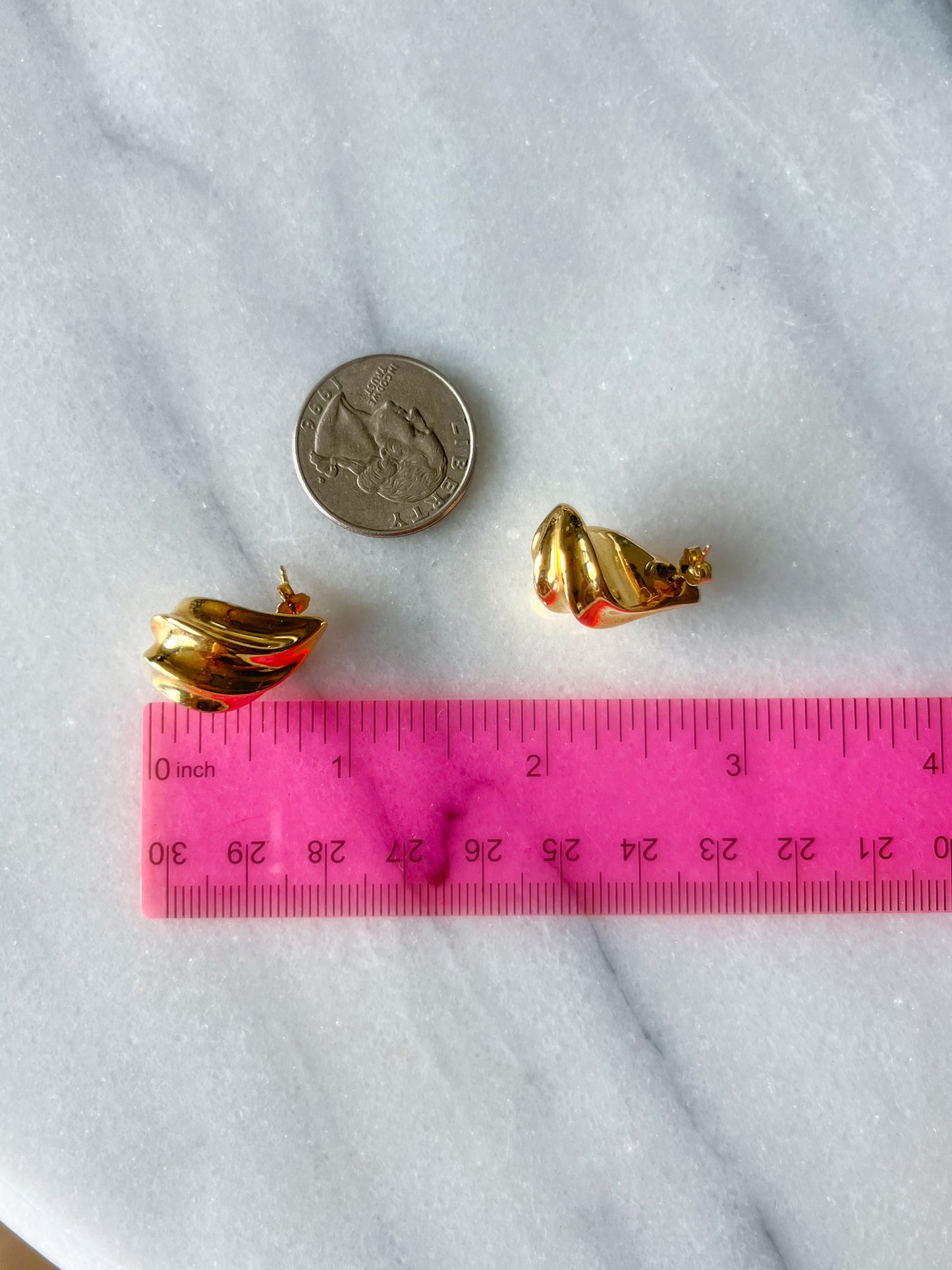 Vintage Puffy Ribbed Tear Drop 14k Yellow Gold Stud Earrings