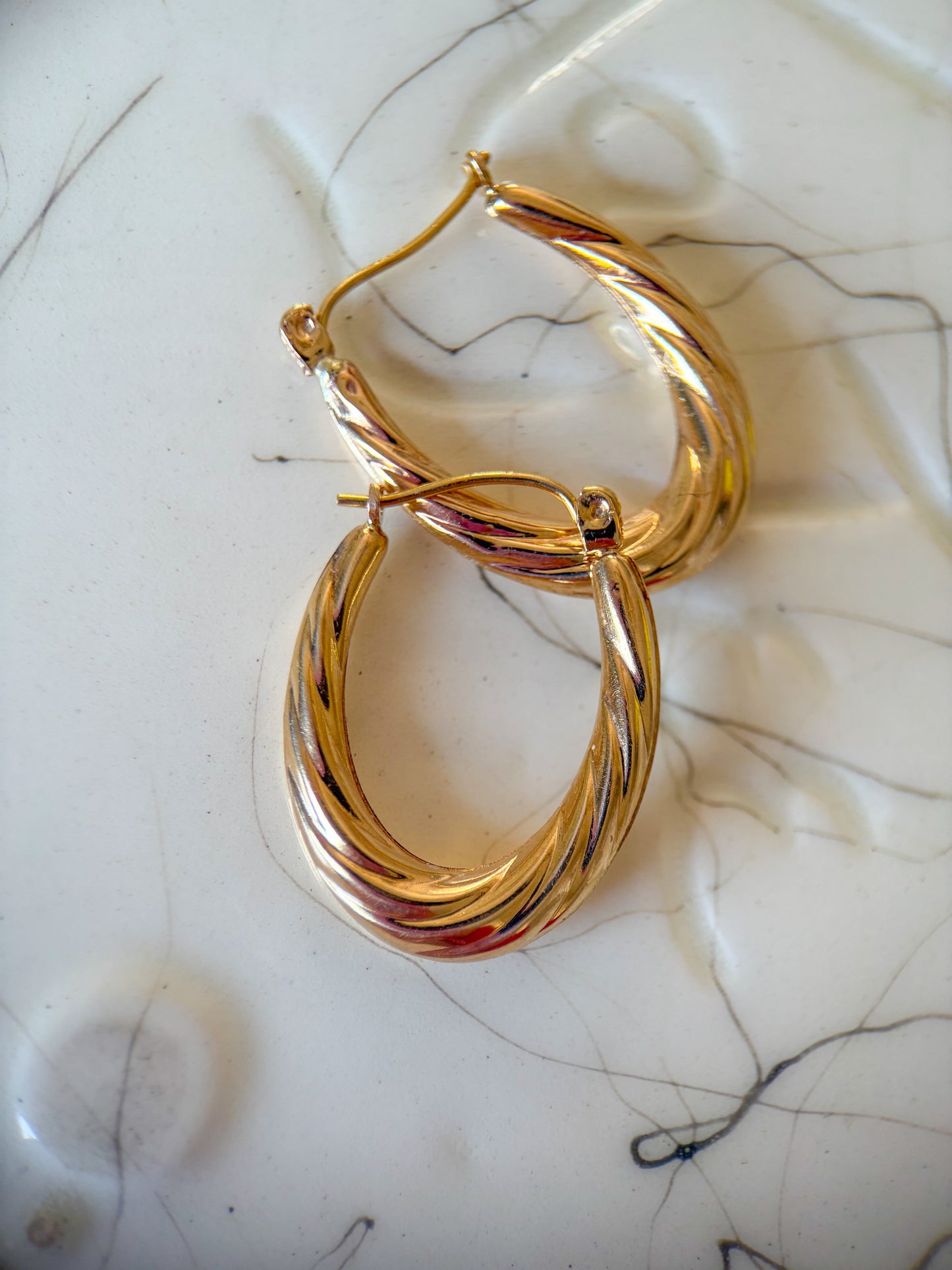 Vintage Twist 10k Yellow Gold Oval Hoop Earrings