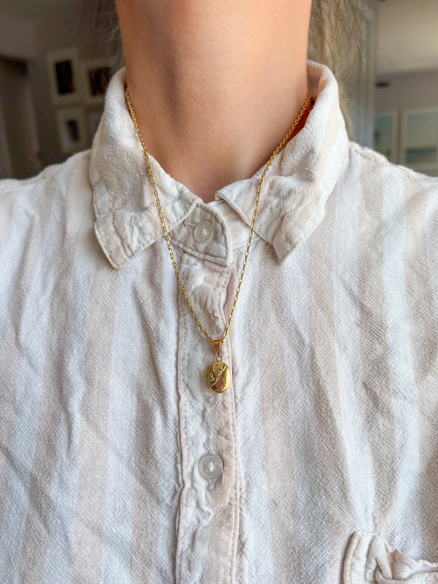 Vintage Oval Locket 10k Yellow Gold Charm