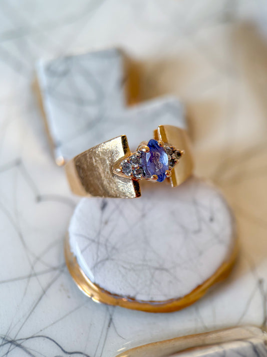 Vintage Natural Diamond and Blue Stone 14k Yellow Gold Ring