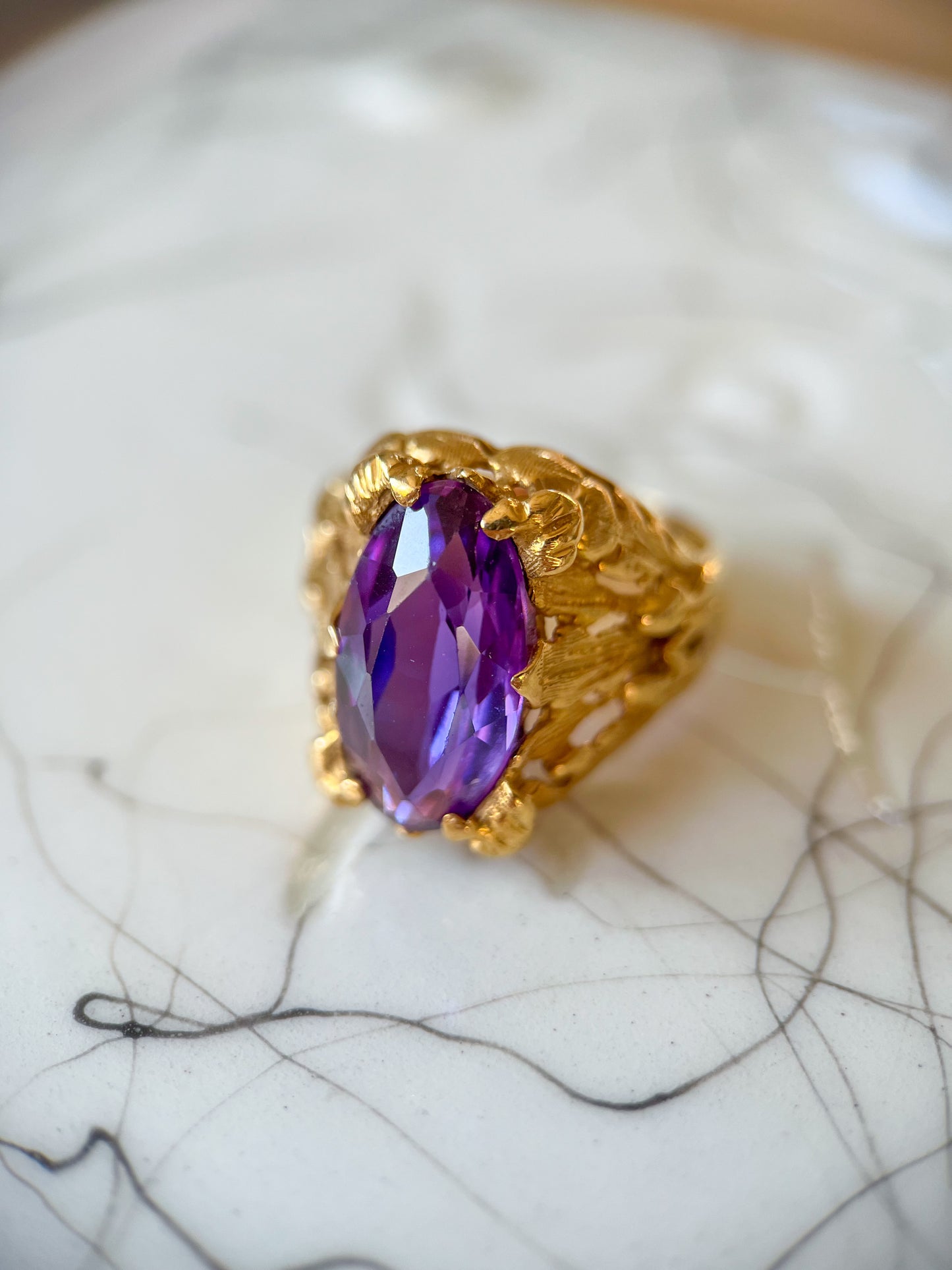Vintage Oval Shaped Natural Amethyst 18k Yellow Gold Ring