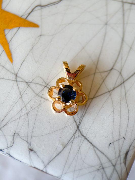 Vintage Natural Sapphire Flower 14k Yellow Gold Charm