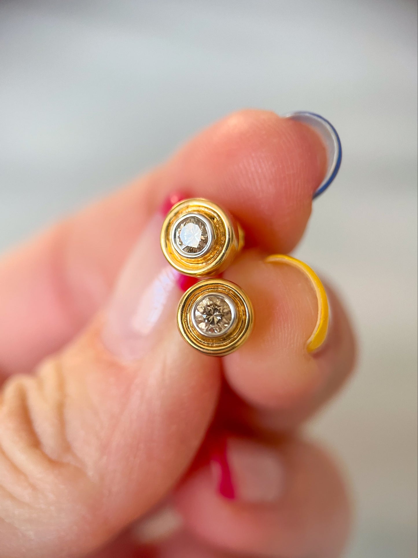 Vintage Natural Diamond 14k Yellow Gold Stud Earrings