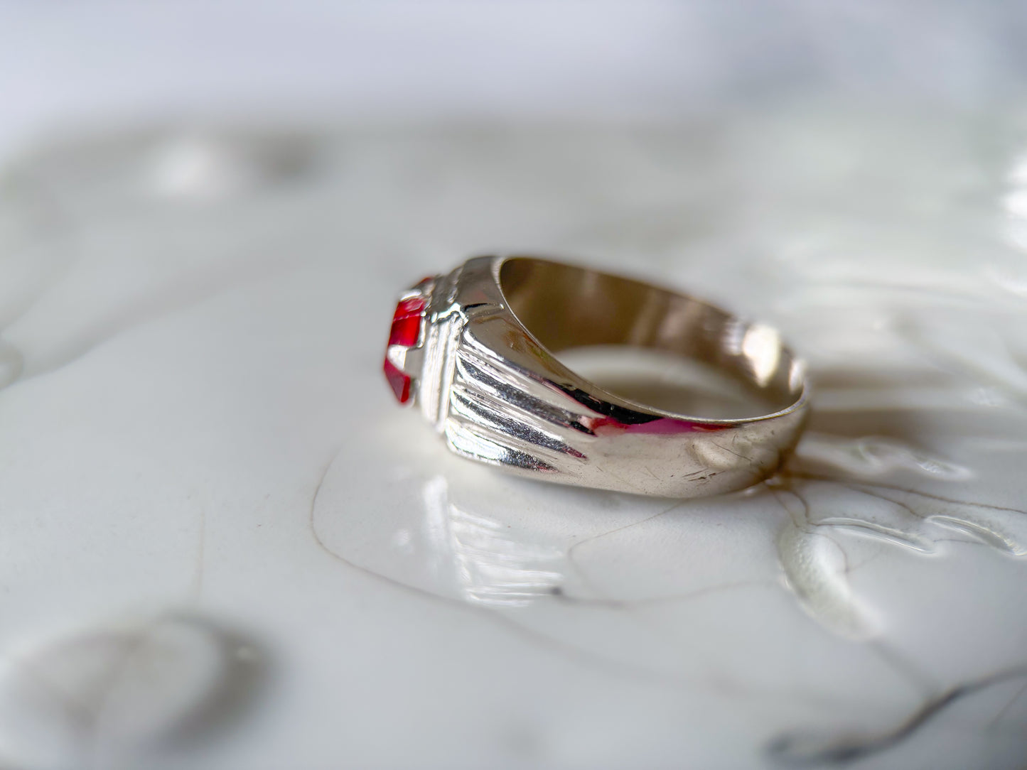 Vintage 18k White Gold Ring with Red Stone