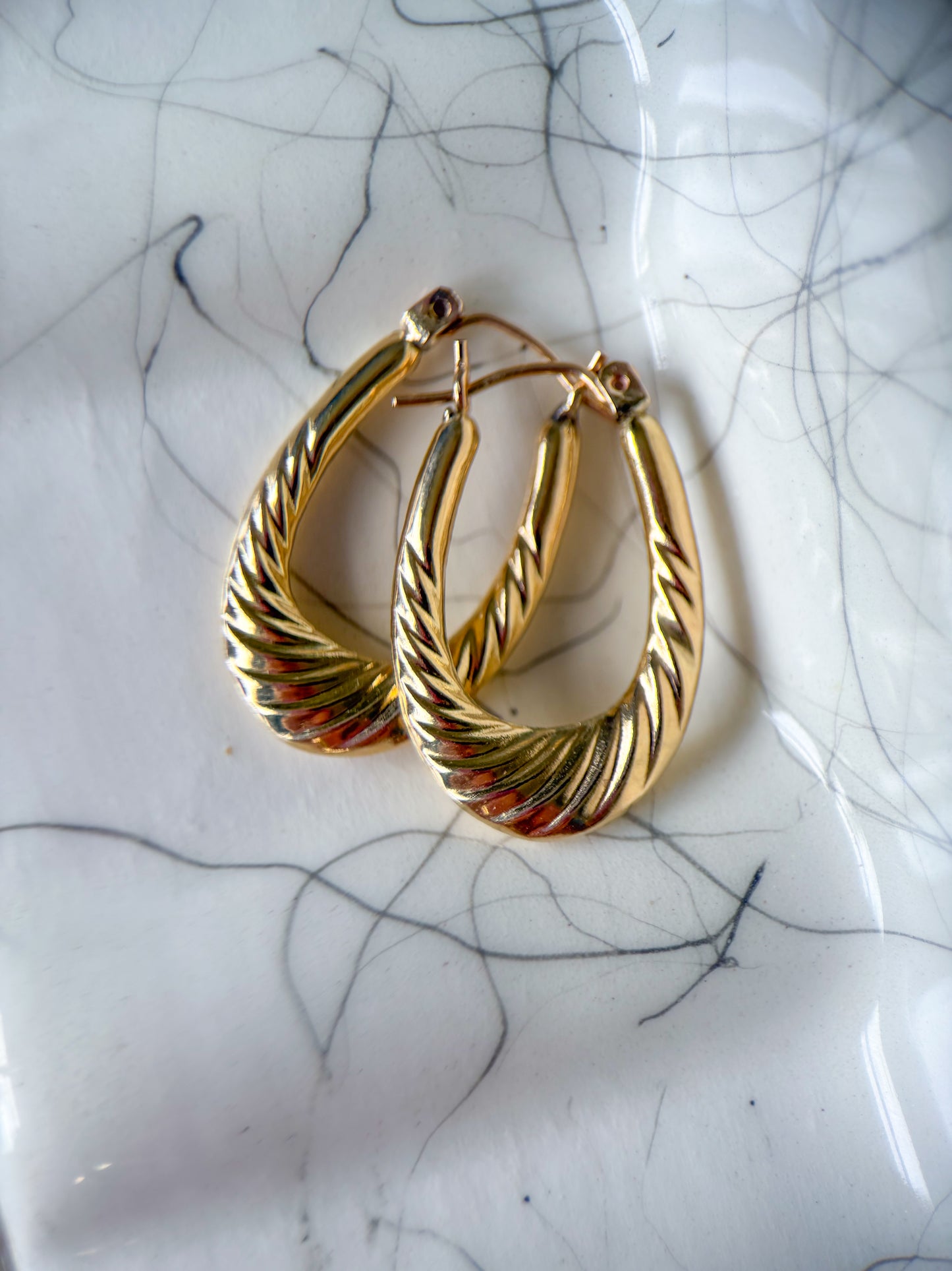 Vintage Twist 10k Yellow Gold Oval Hoop Earrings
