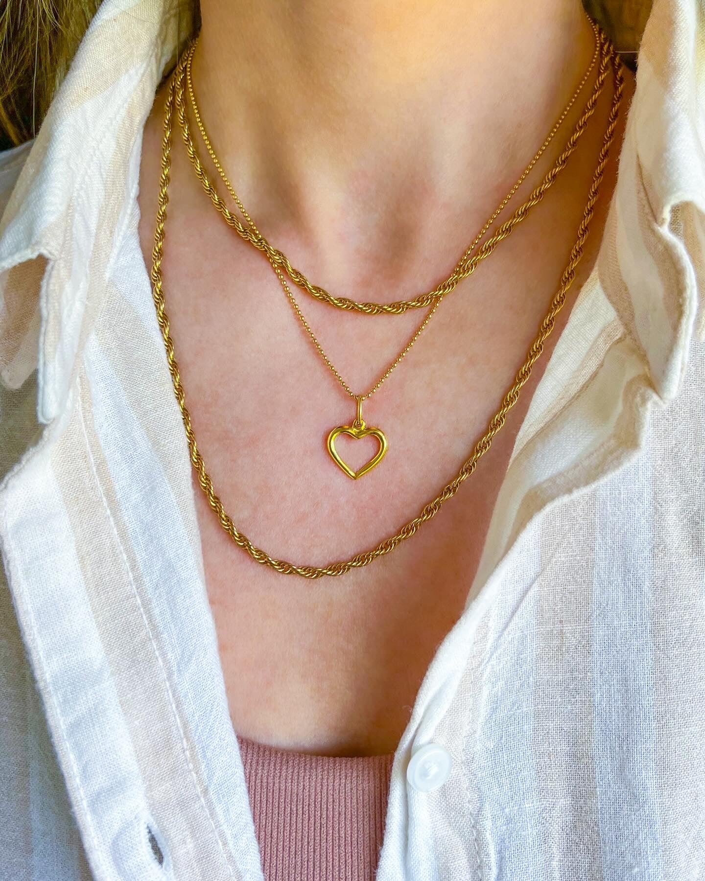 Vintage Open Heart 18k Yellow Gold Charm