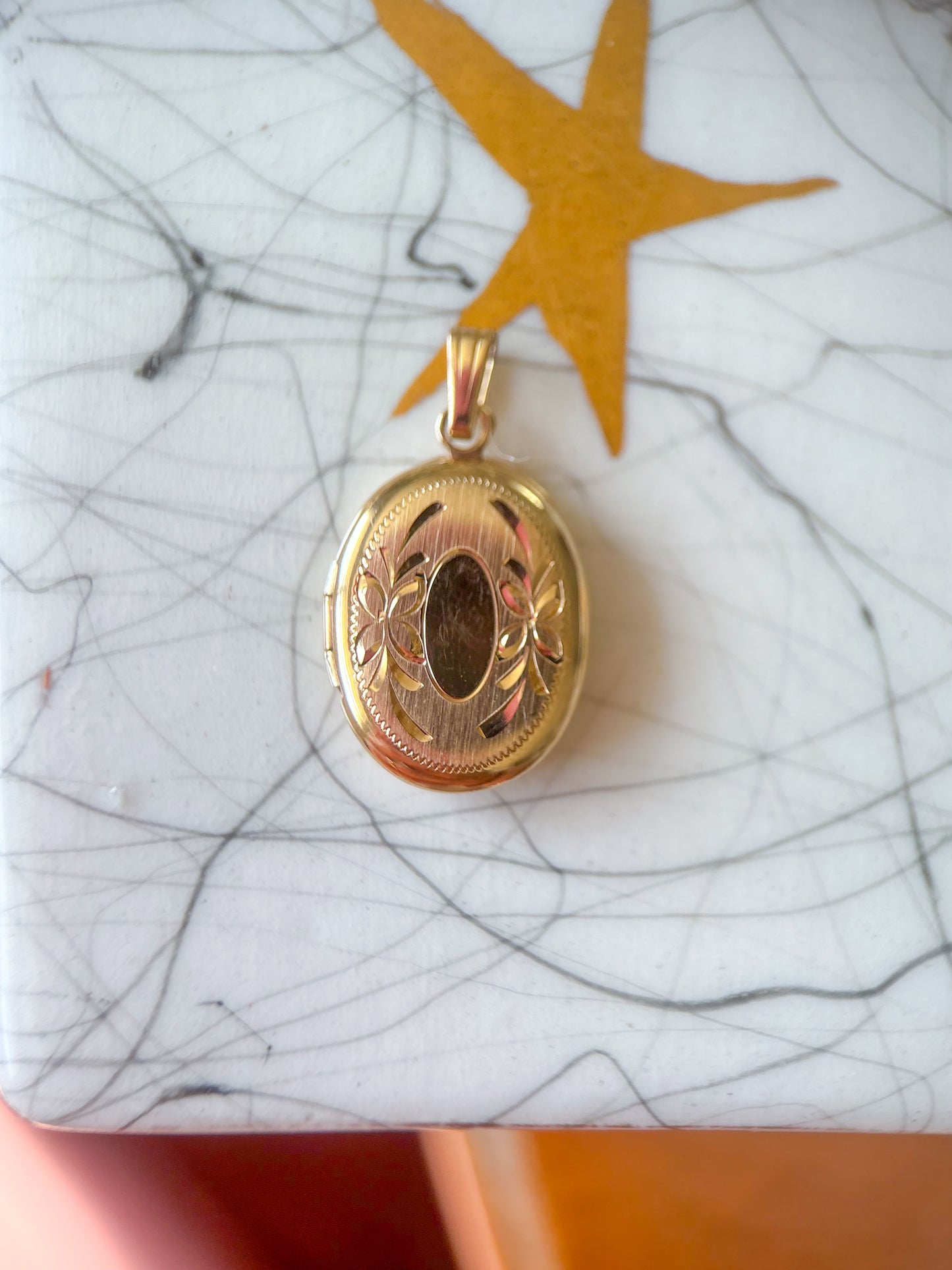 Vintage Oval Locket 14k Yellow Gold Charm