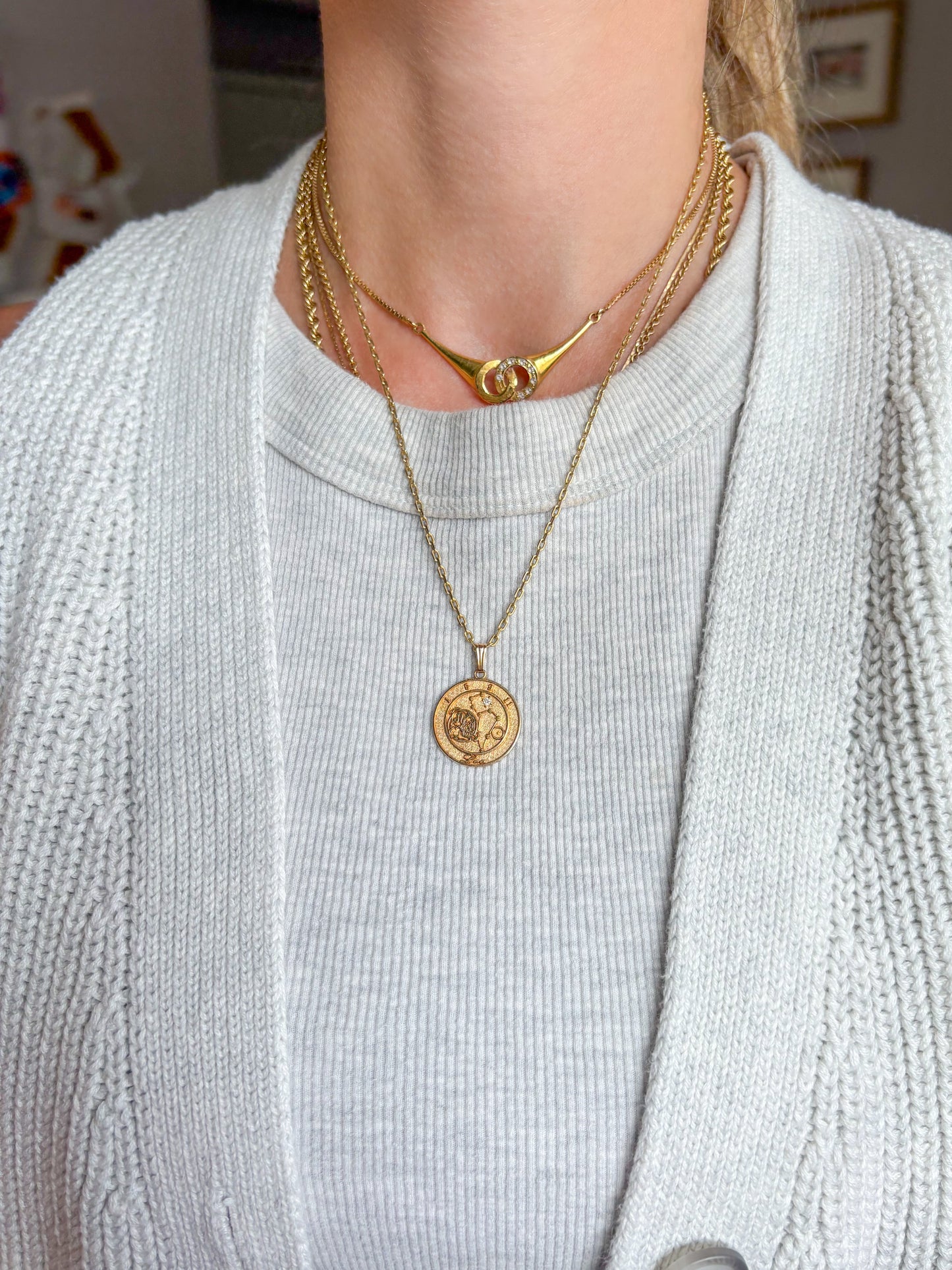 Vintage Leo Zodiac Sign with Natural Diamond 10k Yellow Gold Charm