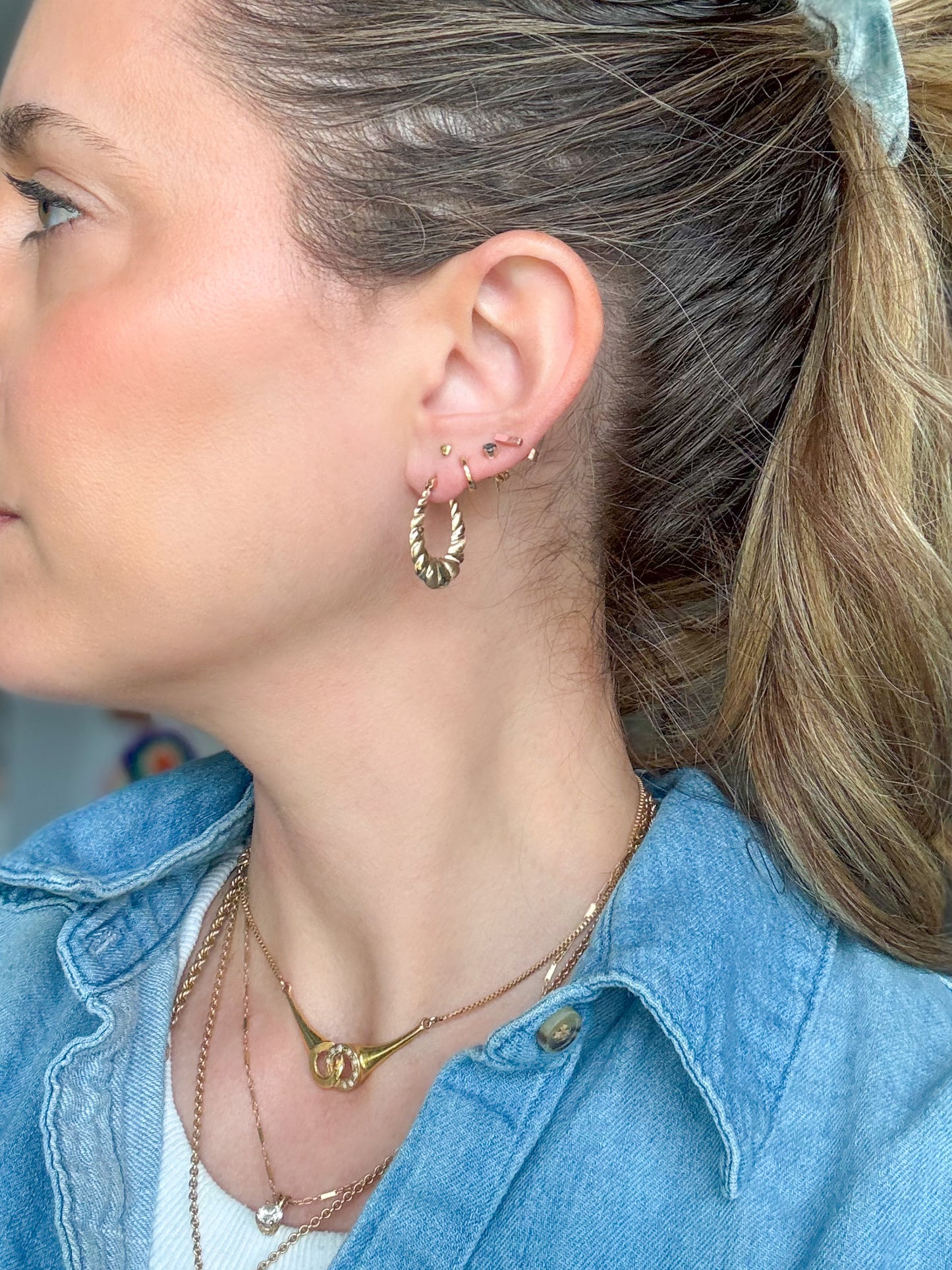 Vintage Scalloped 10k Yellow Gold Oval Hoop Earrings