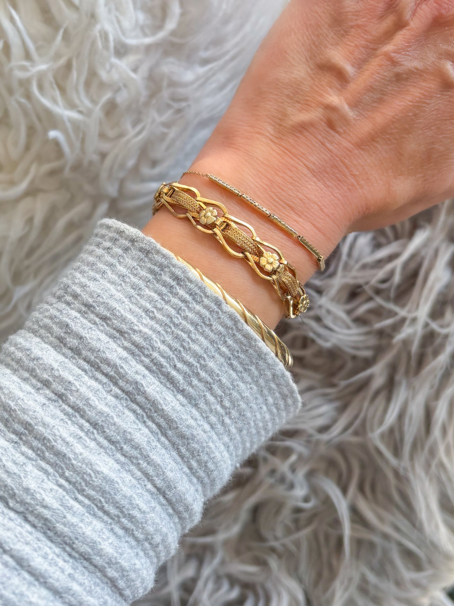 Vintage Link Bracelet with Flowers 14k Yellow Gold 7 Inch Bracelet