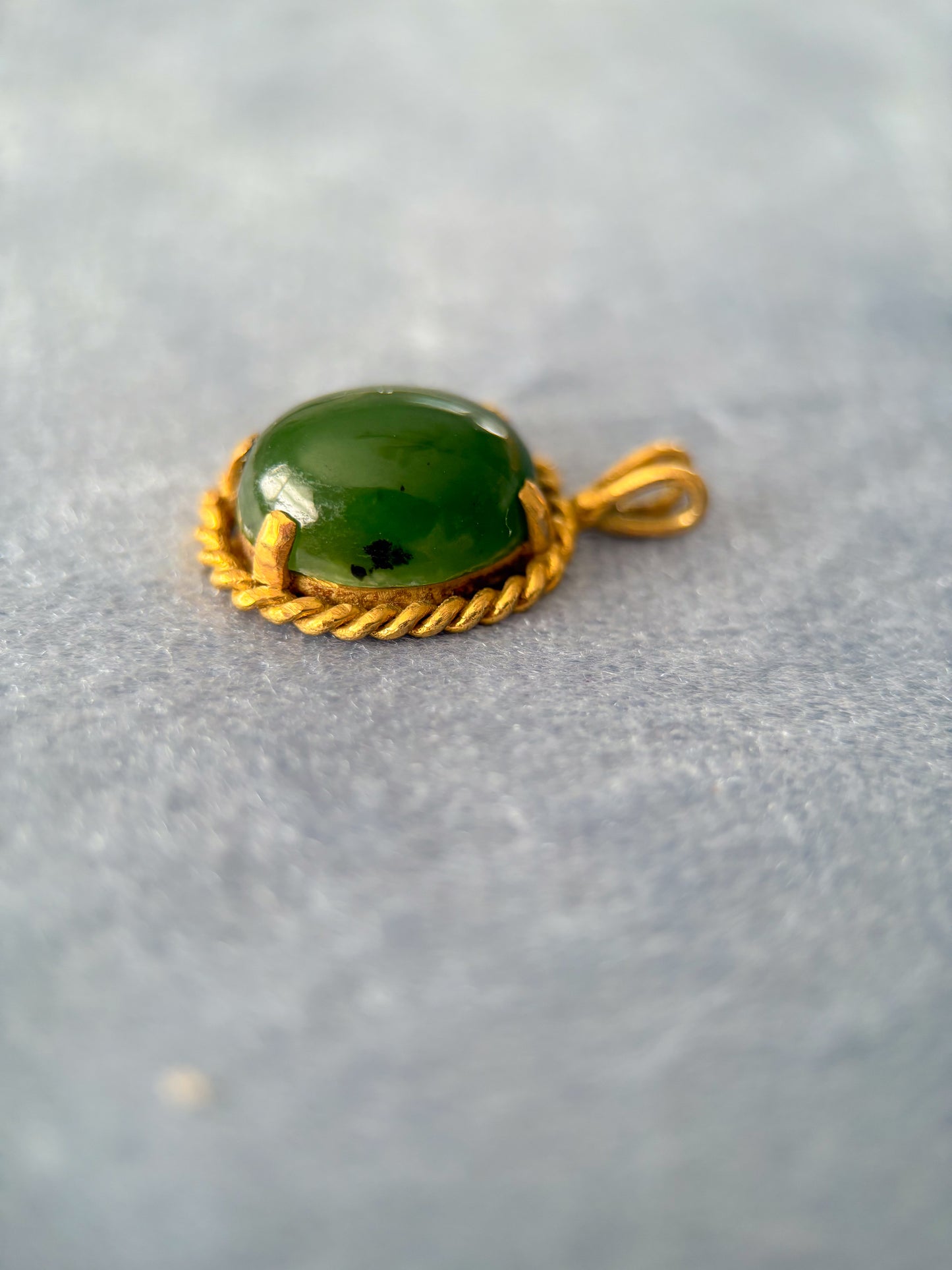 Vintage Jade 18k Yellow Gold Charm