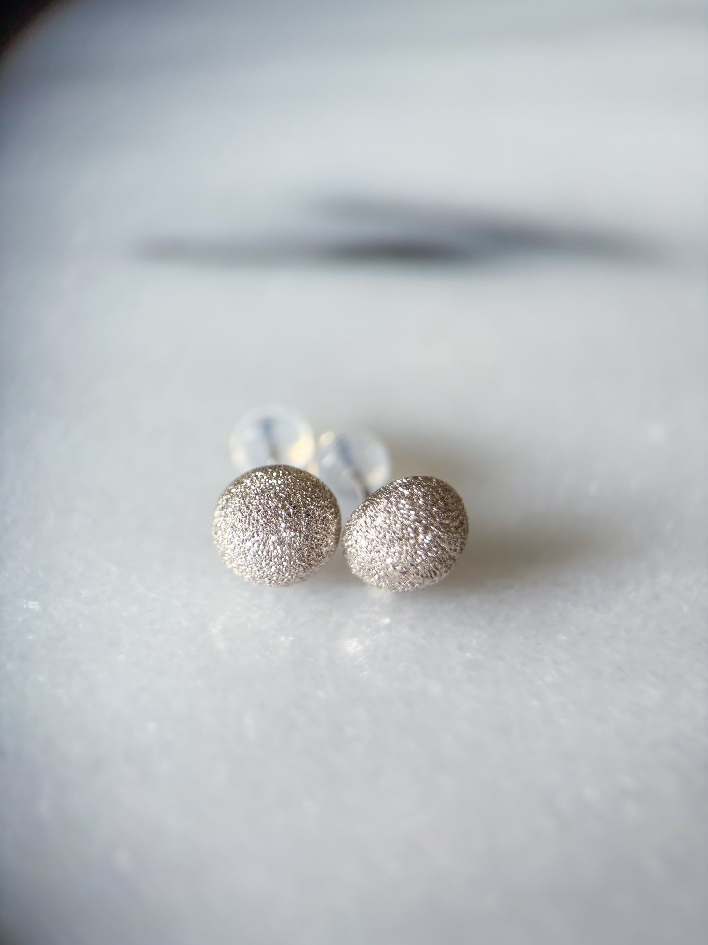 Vintage 18k White Gold Dome Diamond Cut Stud Earrings