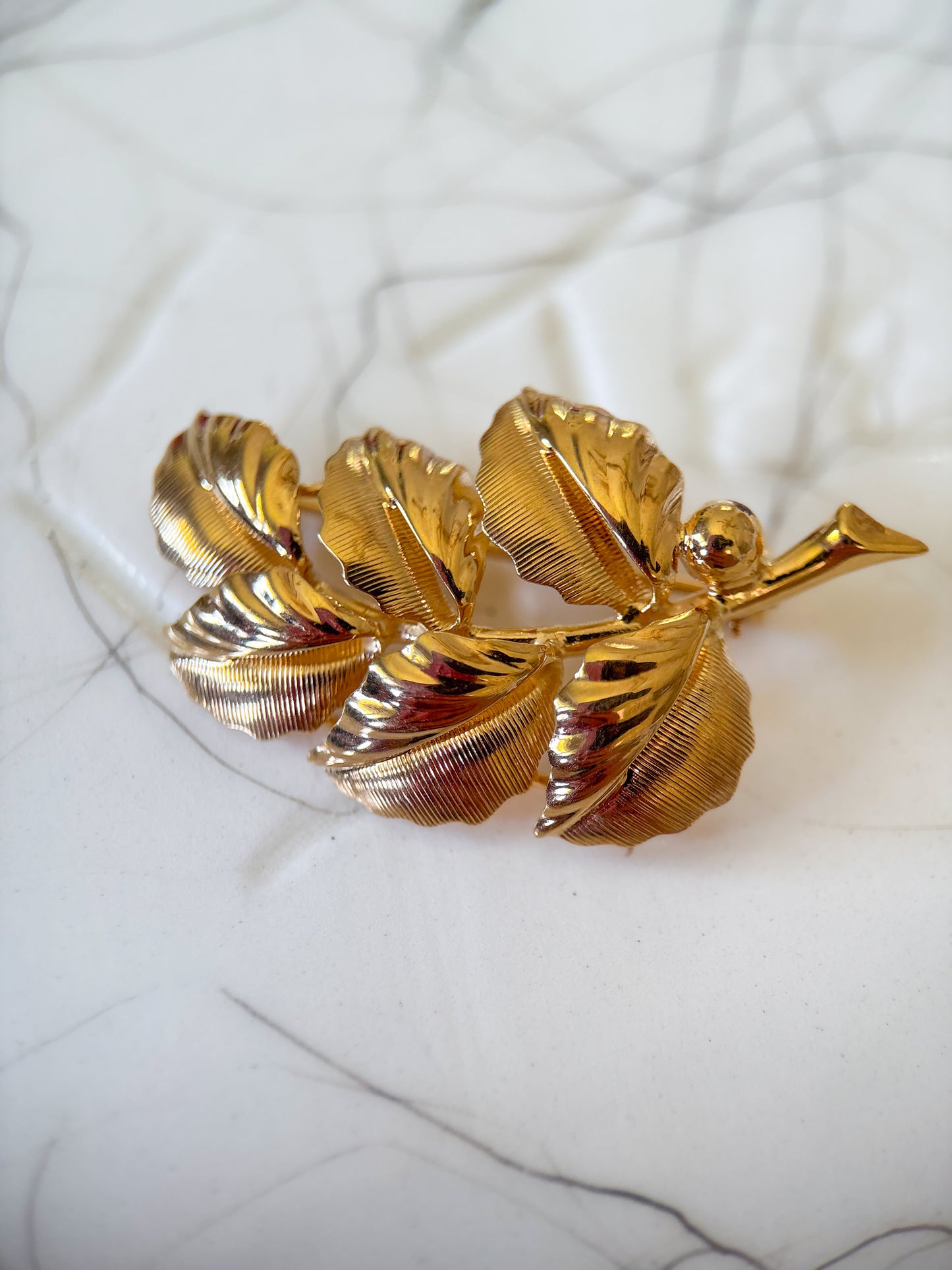 Vintage 14k Yellow Gold Leaf Brooch
