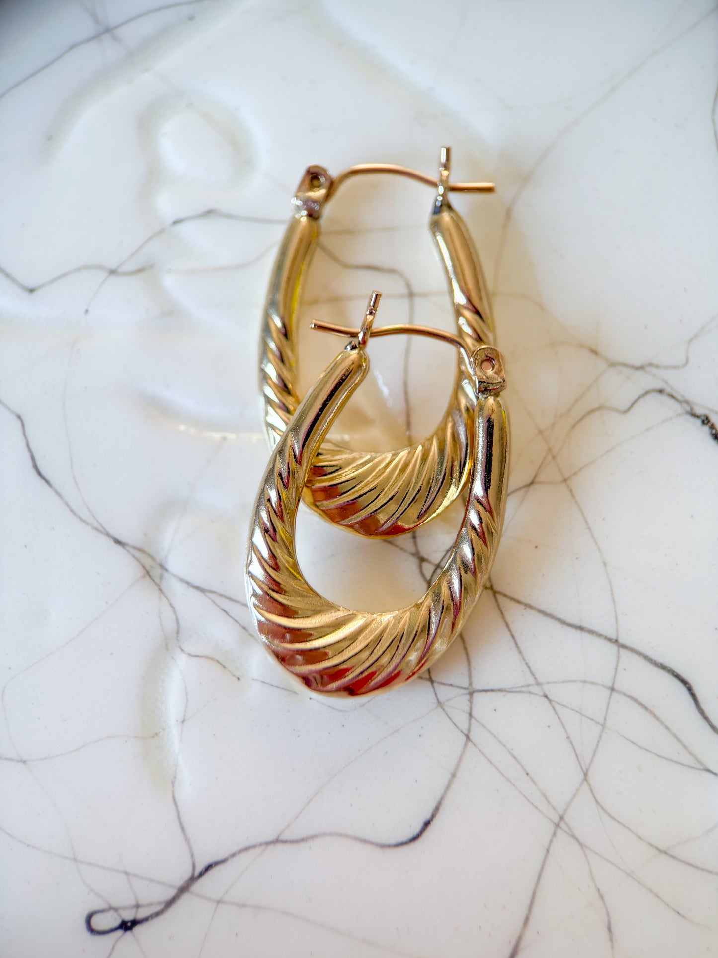 Vintage Twist 10k Yellow Gold Oval Hoop Earrings