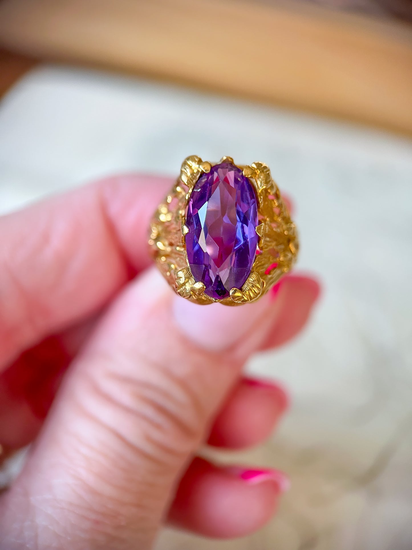 Vintage Oval Shaped Natural Amethyst 18k Yellow Gold Ring