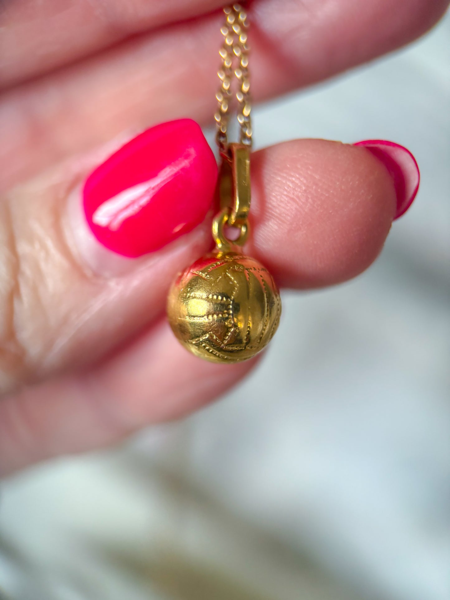 Vintage Volley Ball 18k Yellow Gold Charm