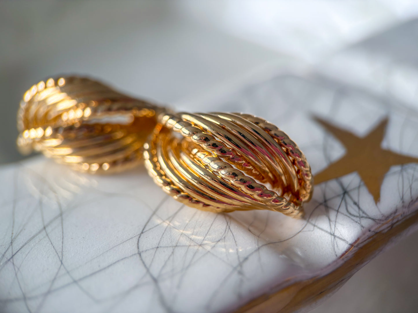 Vintage Large Shell 14k Yellow Gold Stud Earrings