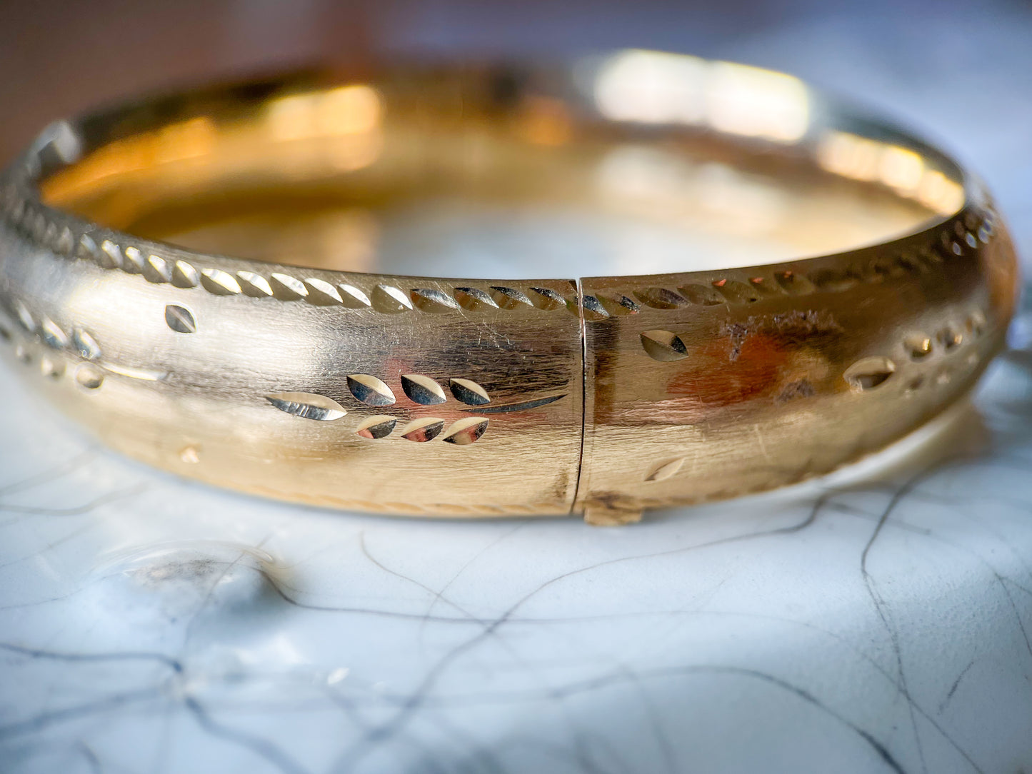 Vintage Super Chunky 14k Yellow Gold Hinged Bangle