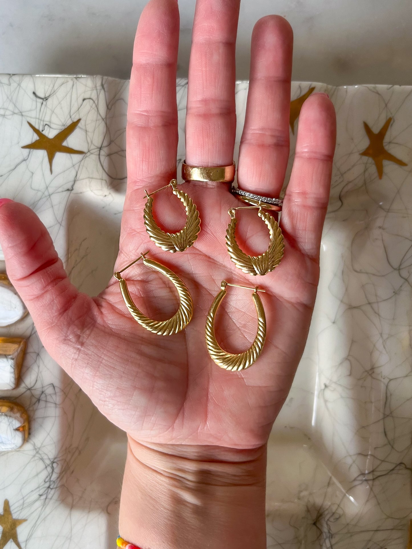 Vintage Oval Elongated Ribbed 14k Yellow Gold Hoop Earrings