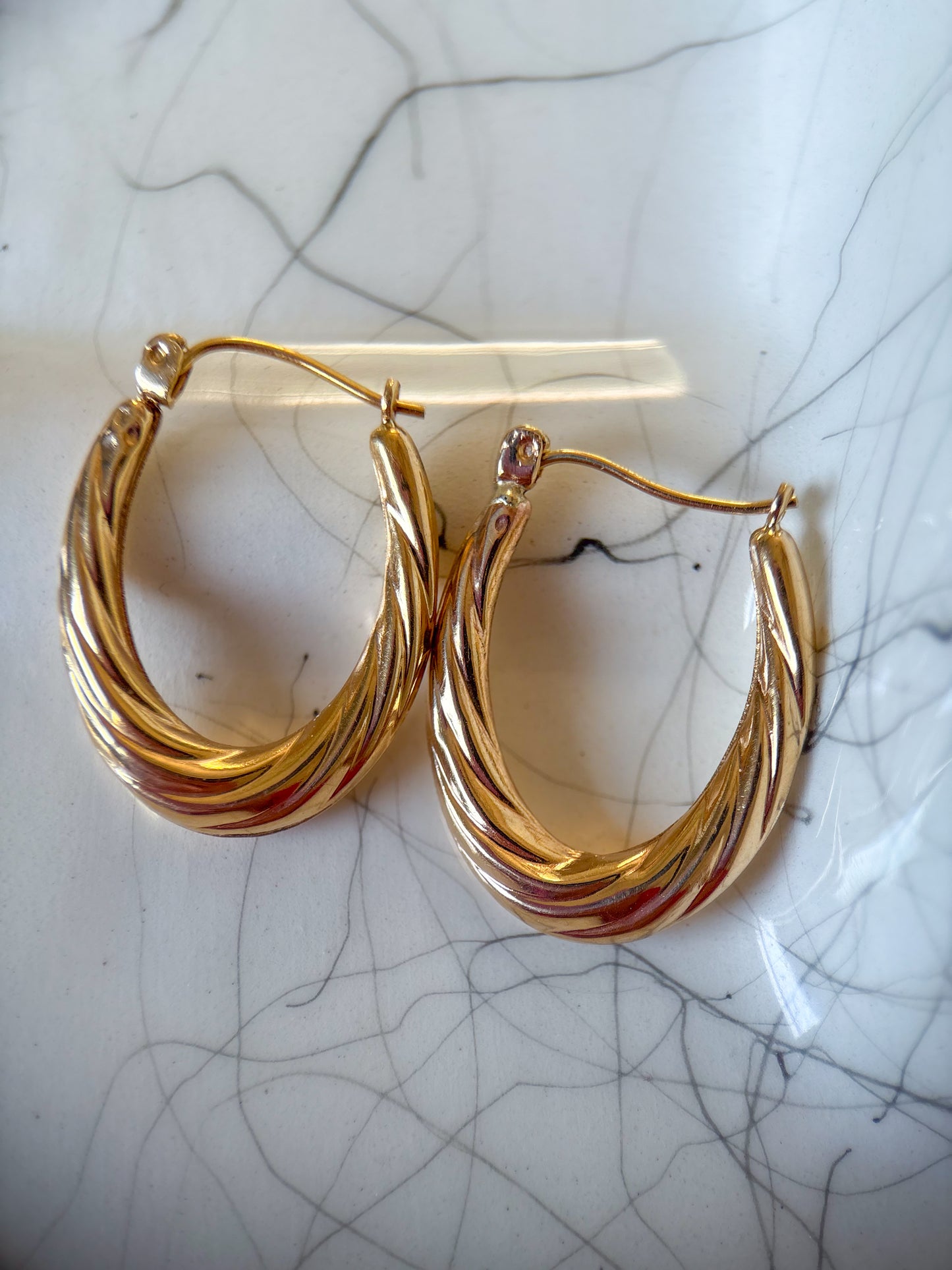 Vintage Twist 10k Yellow Gold Oval Hoop Earrings