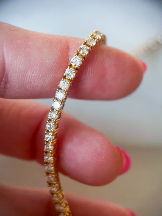 Vintage Natural Diamond Tennis Bracelet set in 14k Yellow Gold, 7.5 Inches
