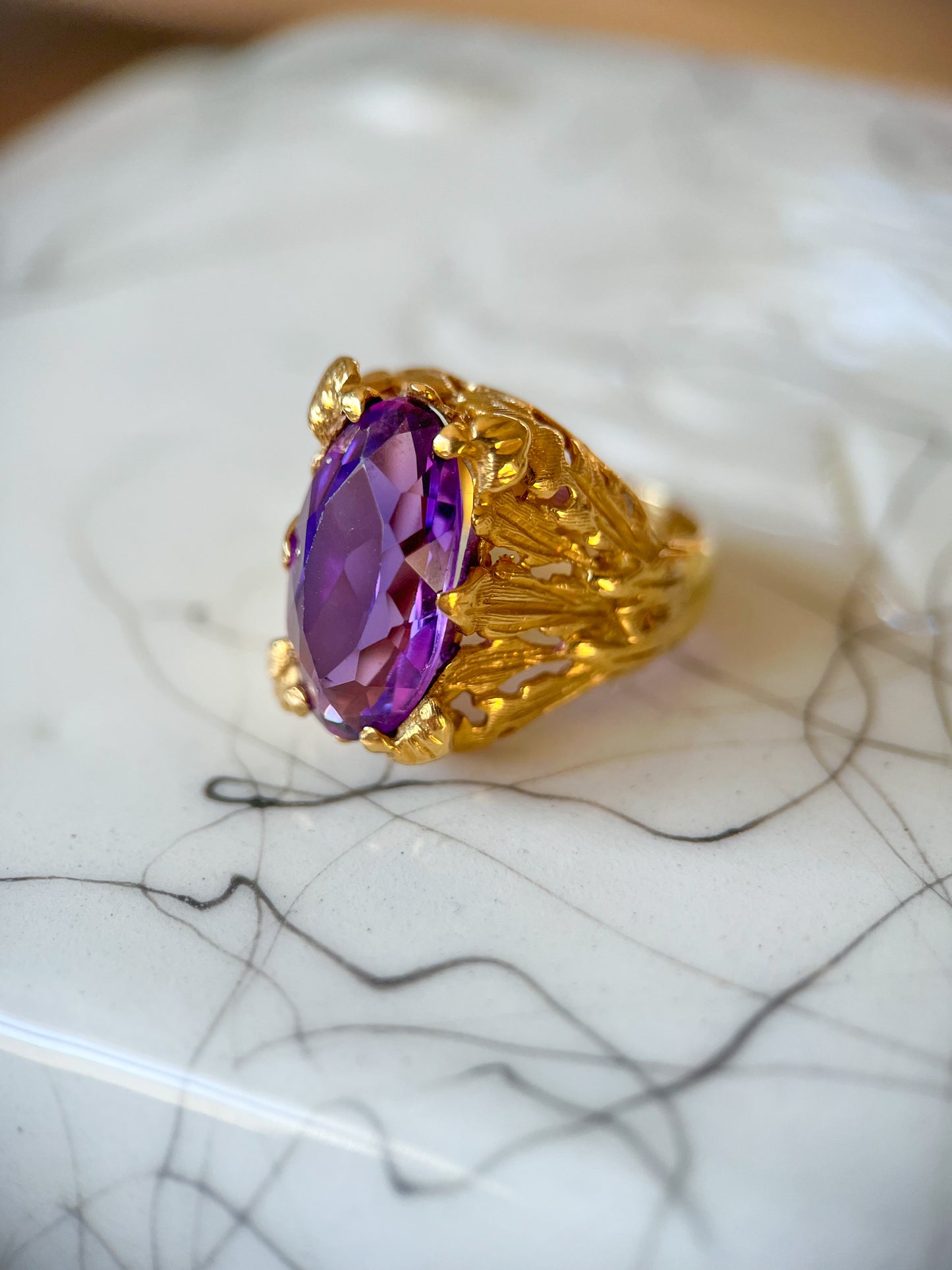 Vintage Oval Shaped Natural Amethyst 18k Yellow Gold Ring