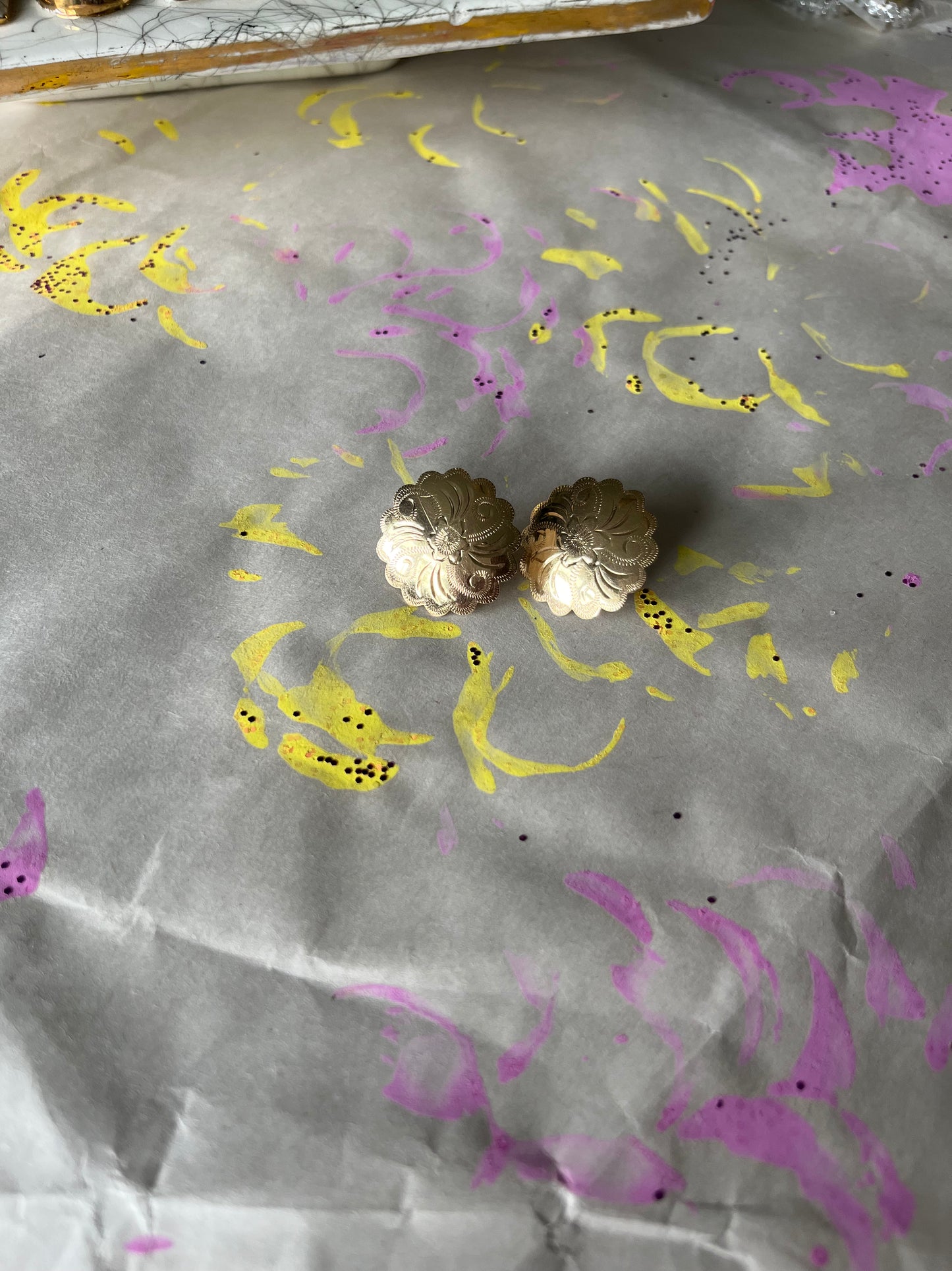 Vintage Scalloped Flat 14k Yellow Gold Stud Earrings